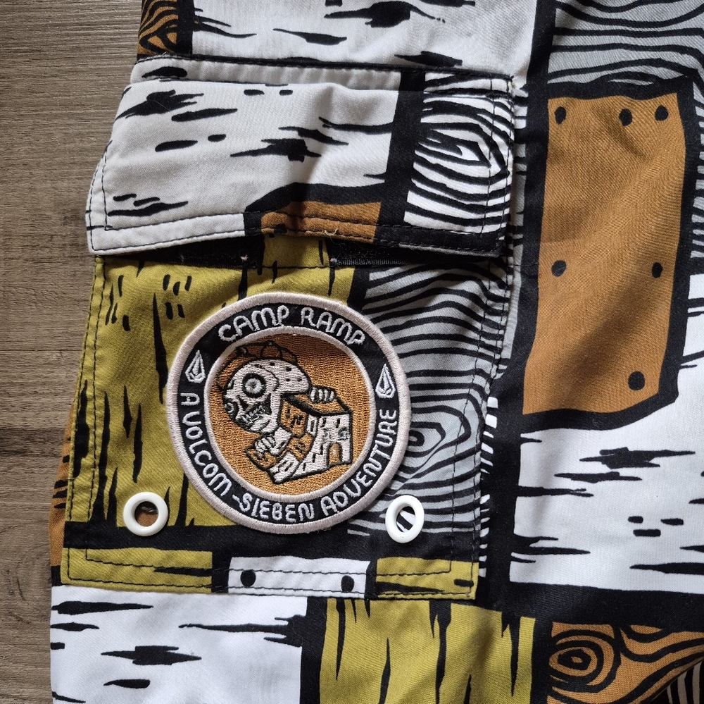 Volcom Camp Ramp Board Shorts - Picture 2 of 3